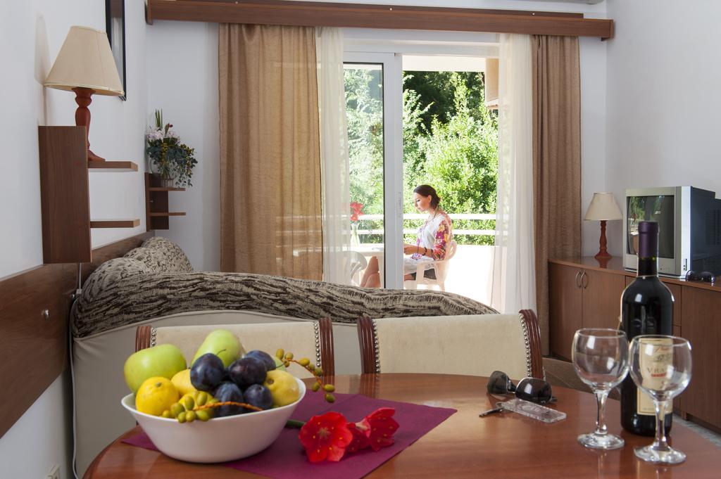 Htp Velika Plaza Ulcinj Hotel Стая снимка